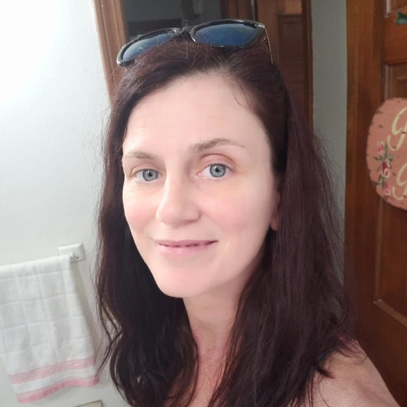 Meet your Posher, Amy - Picture 1 of 1